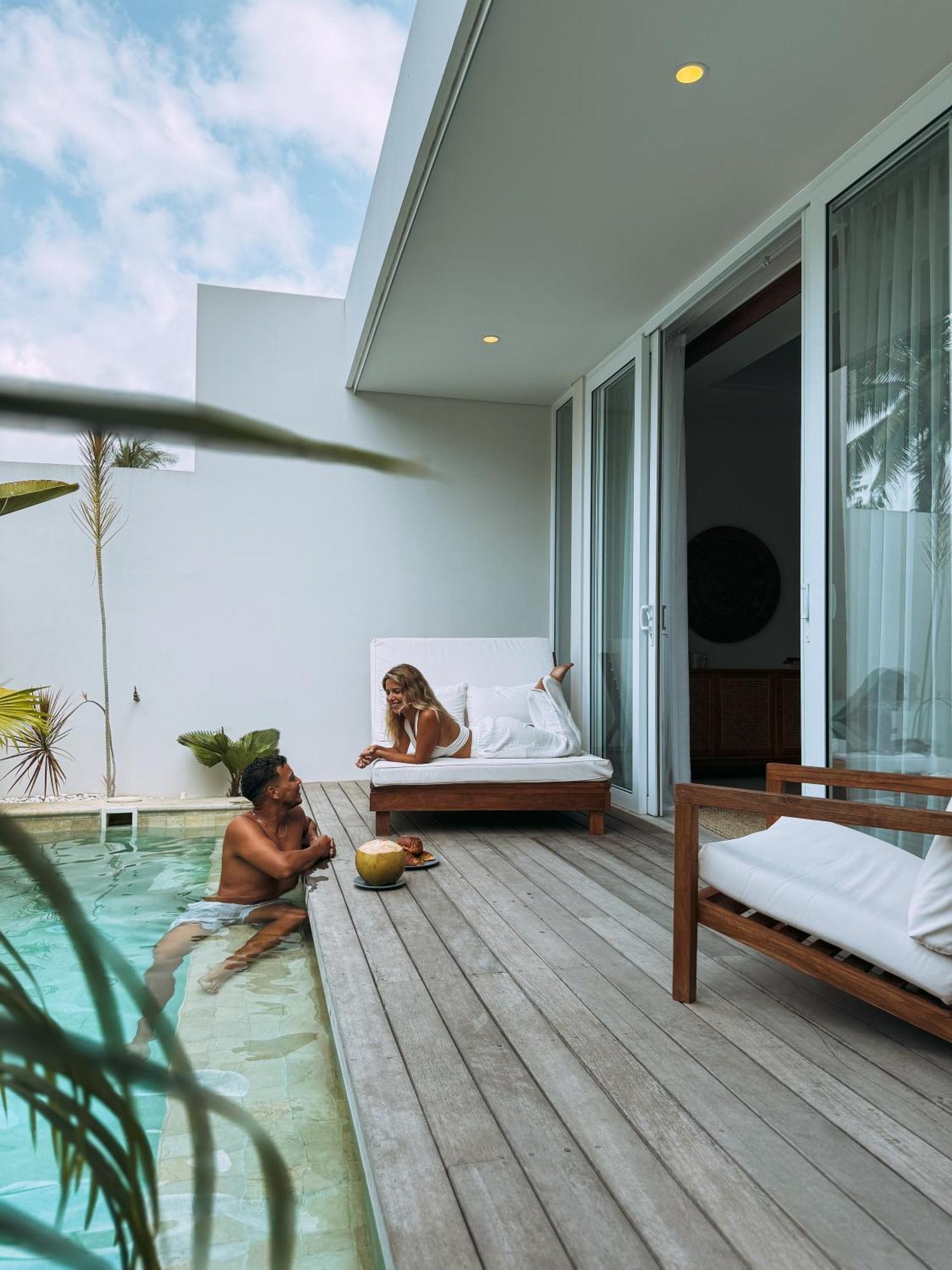 Neptune Studios Adults Only Gym And Recovery Access Kuta  ภายนอก รูปภาพ